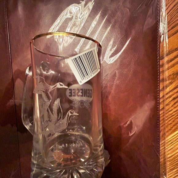 NEW -- Vintage Genesee Beer Gold Rim Etched Flying Ducks Glass Mug Stein - Picture 2 of 4